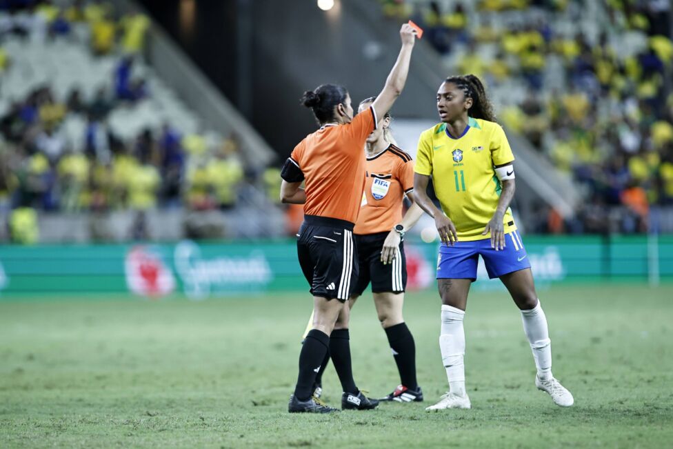 Achtmal Rot! Chaotisches Frauen-Testspiel zwischen Brasilien und USA