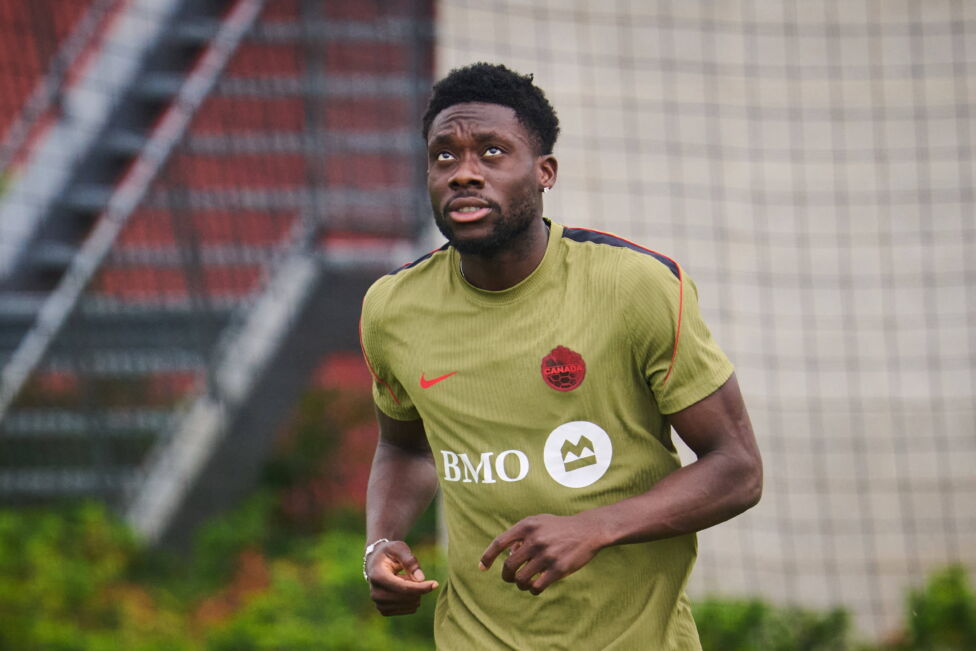 Alphonso Davies vom deutschen Meister Bayern München wird Co-Gastgeber Kanada definitiv im WM-Auftaktspiel in Toronto fe