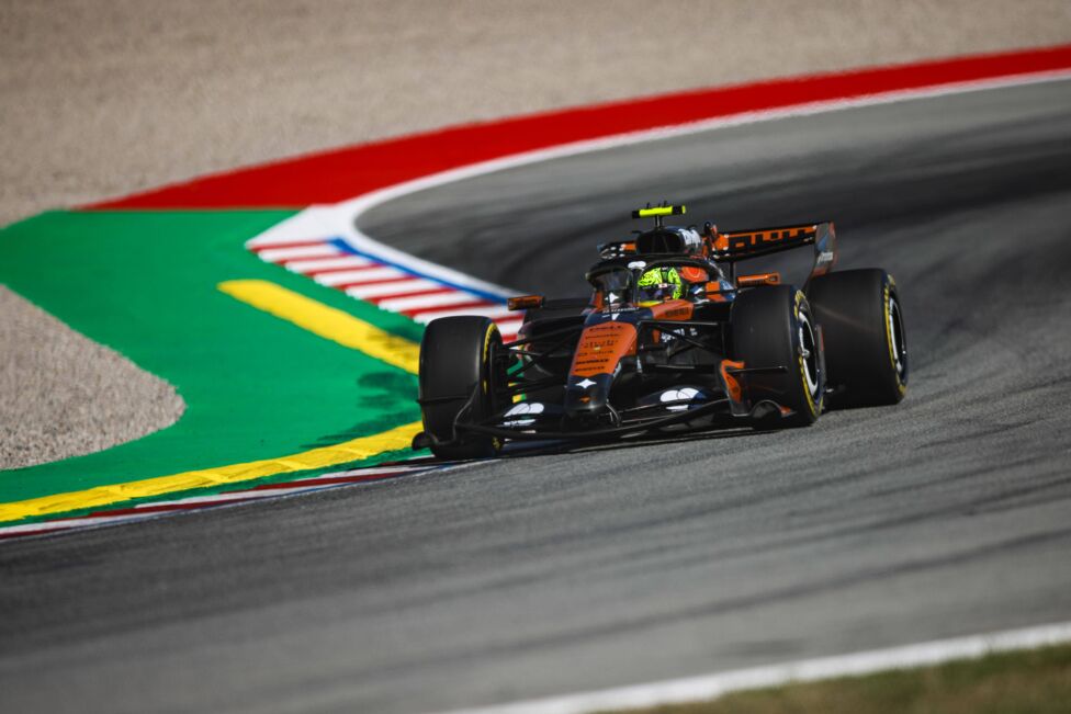 Formel-1-Weltmeister Lando Norris hat am Freitag die Trainingsbestzeit in Spanien aufgestellt