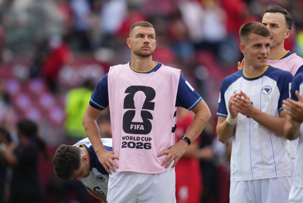 Trainer Sergej Barbarez hat sich mit Blick auf einen Einsatz von Edin Dzeko bei Bosnien und Herzegowina nicht in die Kar