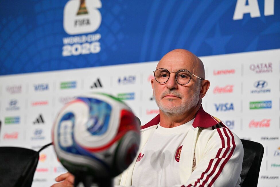 Spaniens Fußball-Nationaltrainer Luis de la Fuente feiert am Tag des WM-Spiels gegen Saudi-Arabien Geburtstag und hat zw
