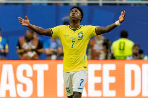 Samba-Party in Miami: Angeführt von Doppelpacker Vinicius Junior ist Brasilien bei der WM in die K.o.-Phase gestürmt und