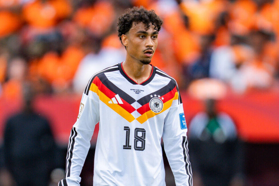 Der FC Bayern steht - wie berichtet - vor einer Verpflichtung von Nathaniel Brown, doch Arsenal und Chelsea haben sich i