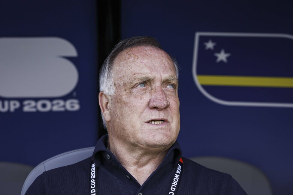 Trainer Dick Advocaat hat seine Zukunft nach dem Aus bei der Fußball-WM mit Curaçao offengelassen