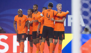 Die Niederlande haben sich bei der Fußball-WM in den USA, Kanada und Mexiko mit einem Sieg gegen Tunesien den Gruppensie