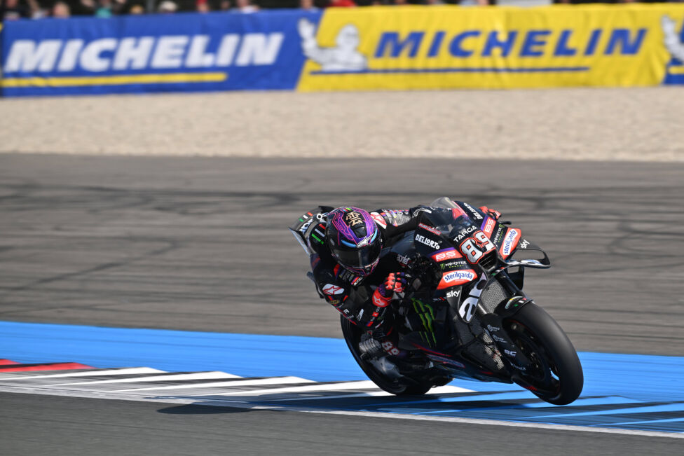 Ein schlimmer Sturz von MotoGP-Pilot Marco Bezzecchi hat den Großen Preis der Niederlande überschattet.