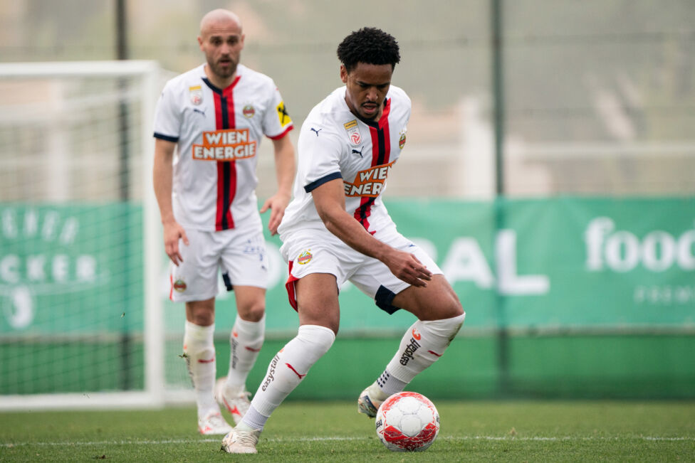 Ryan Mmaee hat nach seiner enttäuschenden Zeit beim SK Rapid einen bemerkenswerten Neustart hingelegt.