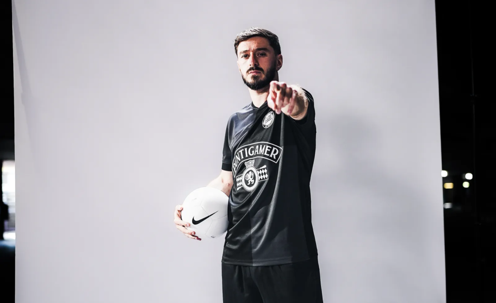 Otar Kiteishvili im neuen Heimtrikot. © Sturm Graz