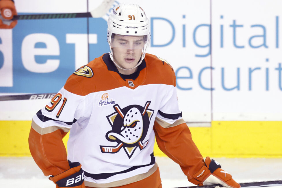 Der schwedische Eishockey-Jungstar Leo Carlsson ist zum bestbezahlten Spieler der NHL aufgestiegen.