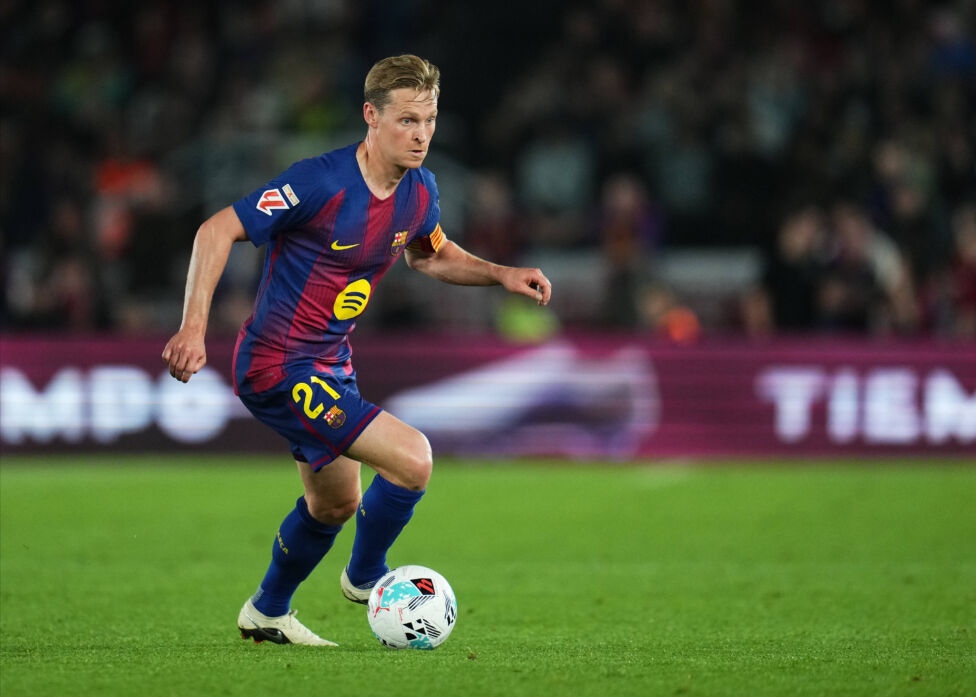 Der FC Barcelona wird länger auf Mittelfeldspieler Frenkie de Jong verzichten müssen.