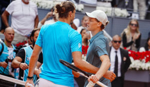 Im Traumfinale des Tennis-Rasenklassikers von Wimbledon kommt es zum Duell zwischen Titelverteidiger Jannik Sinner und F