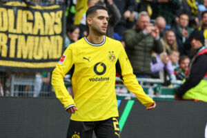 BVB-Verteidiger Yan Couto steht vor einer Leihe von Borussia Dortmund zu Como in die Serie A. Eine grundsätzliche Einigu