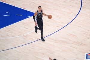 Die San Antonio Spurs haben Basketball-Superstar Victor Wembanyama mit dem höchstdotierten Vertrag ihrer Clubgeschichte 