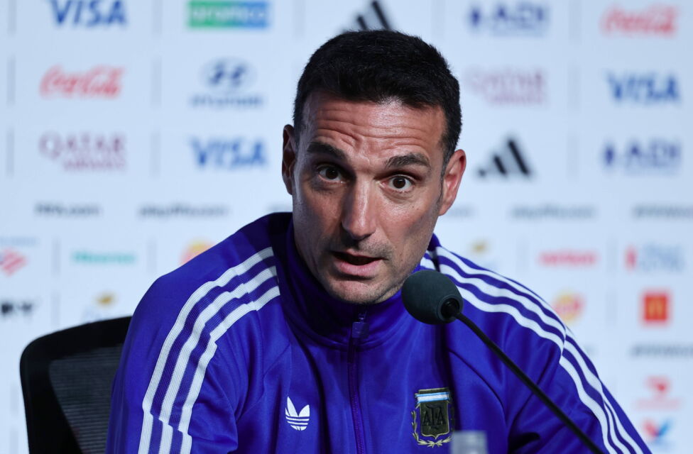 Argentiniens Nationaltrainer Lionel Scaloni hat sich über den eng getakteten Spielplan der WM beklagt und längere Versch