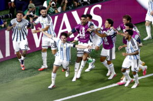 Titelverteidiger Argentinien hat sich bei der Fußball-WM in den USA, Kanada und Mexiko zum letzten Halbfinal-Ticket gezi