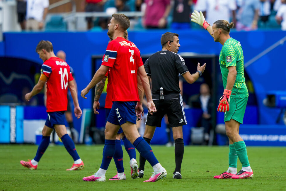 Ein Kamerakabel hat beim dramatischen 2:1-Sieg der Engländer im Fußball-WM-Viertelfinale gegen Norwegen in Miami für rei