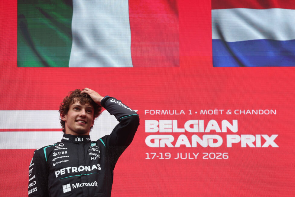 Kimi Antonelli setzt sich in Spa-Francorchamps von seinen Verfolgern ab. Kurz vor der Saisonhalbzeit dominiert der Teena