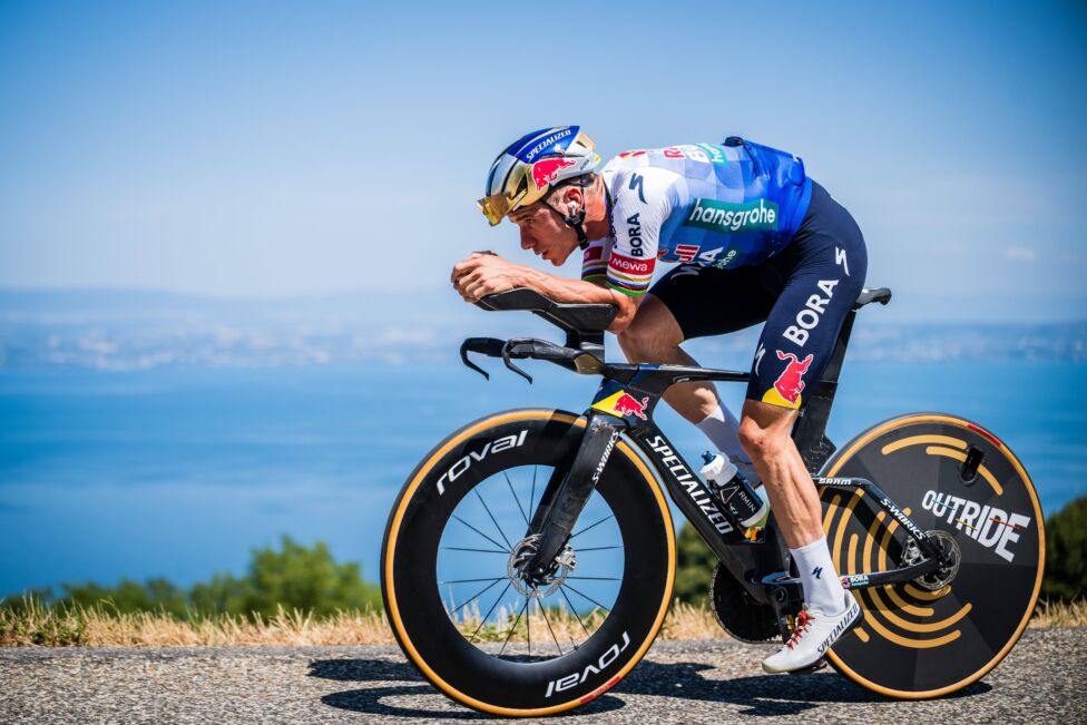 Evenepoel triumphiert im Zeitfahren – Pogacar bleibt in Gelb