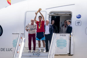 Hunderttausende Fans erwartet: Weltmeister Spanien in Madrid gelandet