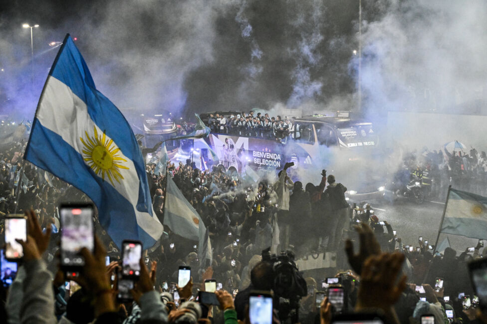 Ohne ihren Superstar Lionel Messi ist die argentinische Fußball-Nationalmannschaft am internationalen Flughafen von Buen