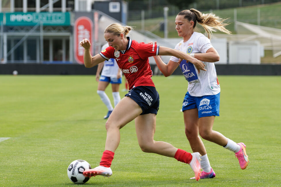 Der SK Rapid hat im ersten Spiel seiner Geschichte in der Frauen-Bundesliga einen möglichen Sieg verspielt und ein 3:3 (