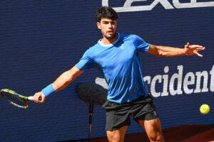 Tennisstar Carlos Alcaraz muss wegen seiner anhaltenden Handgelenksverletzung weiter pausieren und hat seine Teilnahme a