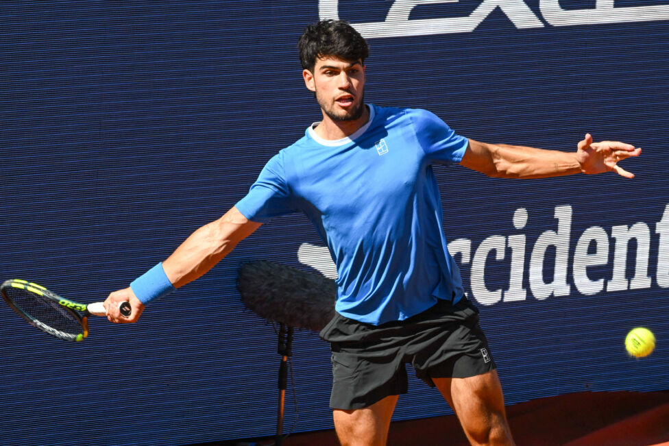 Tennisstar Carlos Alcaraz muss wegen seiner anhaltenden Handgelenksverletzung weiter pausieren und hat seine Teilnahme a