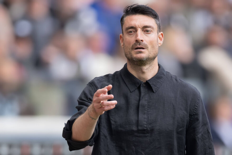 Der ehemalige Frankfurt-Trainer Albert Riera hat einen neuen Verein gefunden.