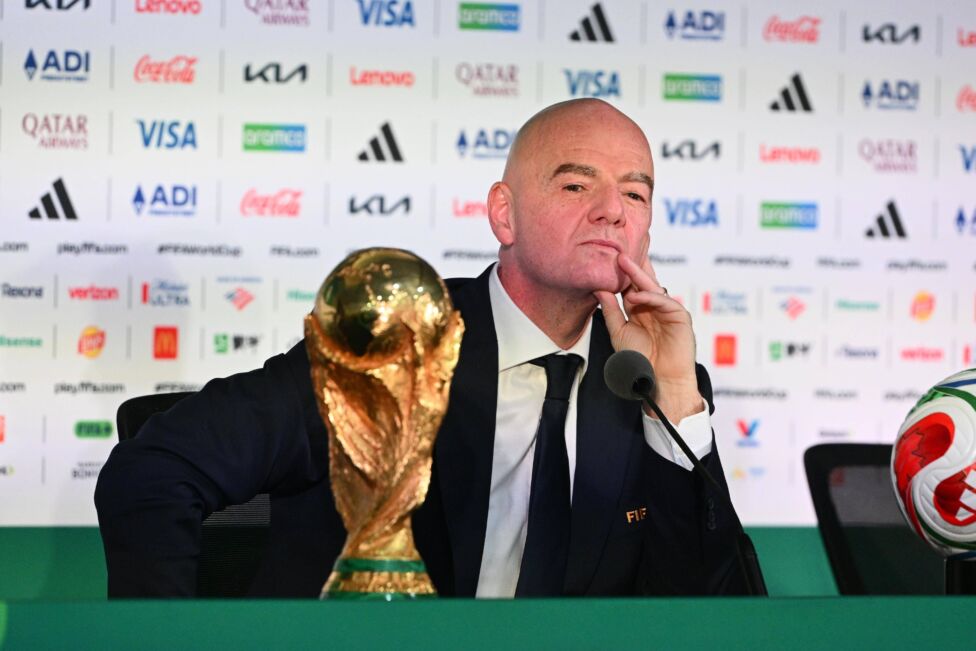 Immer mehr Nationen verweigern Gianni Infantino die Gefolgschaft, auch aus dem eigenen Lager wächst der Widerstand - und