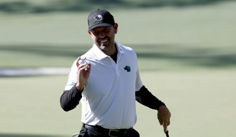 Der Südafrikaner Charl Schwartzel spielt einen Bogey, den er wohl nie vergessen wird - Ein Fisch schnappte sich den Ball