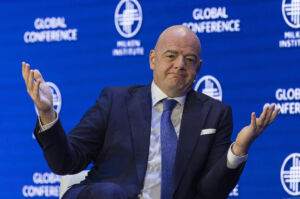 FIFA-Präsident Gianni Infantino hat nach der für ihn gelungenen Notfallsitzung des Weltverbands in Marokko ein positives