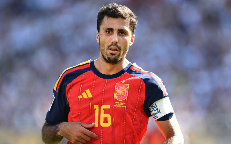 Manchester City hat offenbar ein erstes Angebot des FC Barcelona für den spanischen Fußball-Weltmeister Rodri abgelehnt