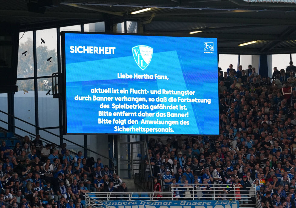 Schon wieder sorgt ein Fan-Banner im Gästeblock des Bochumer Ruhrstadions für Ärger
