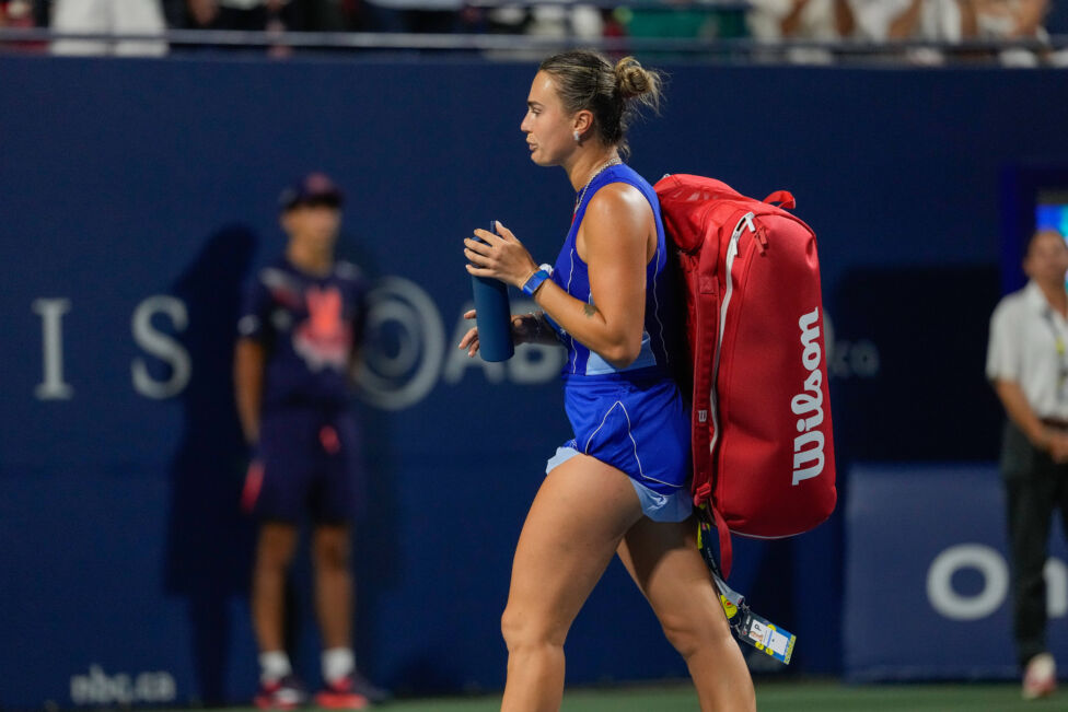 Topfavoritin Aryna Sabalenka ist beim Masters-Turnier in Toronto überraschend bereits im Achtelfinale gescheitert.