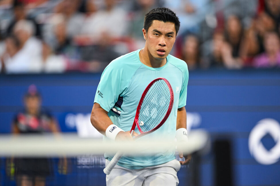 Tennisprofi Ben Shelton greift beim Masters-Turnier in Montreal trotz eines schweren Sturzes in die Bande nach dem Titel