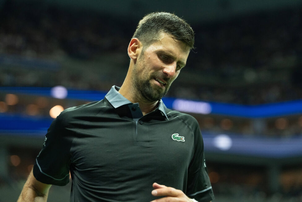 Tennis-Superstar Novak Djokovic hat sich in seinem Auftaktspiel bei den US Open mehrfach auf dem Platz übergeben und ist