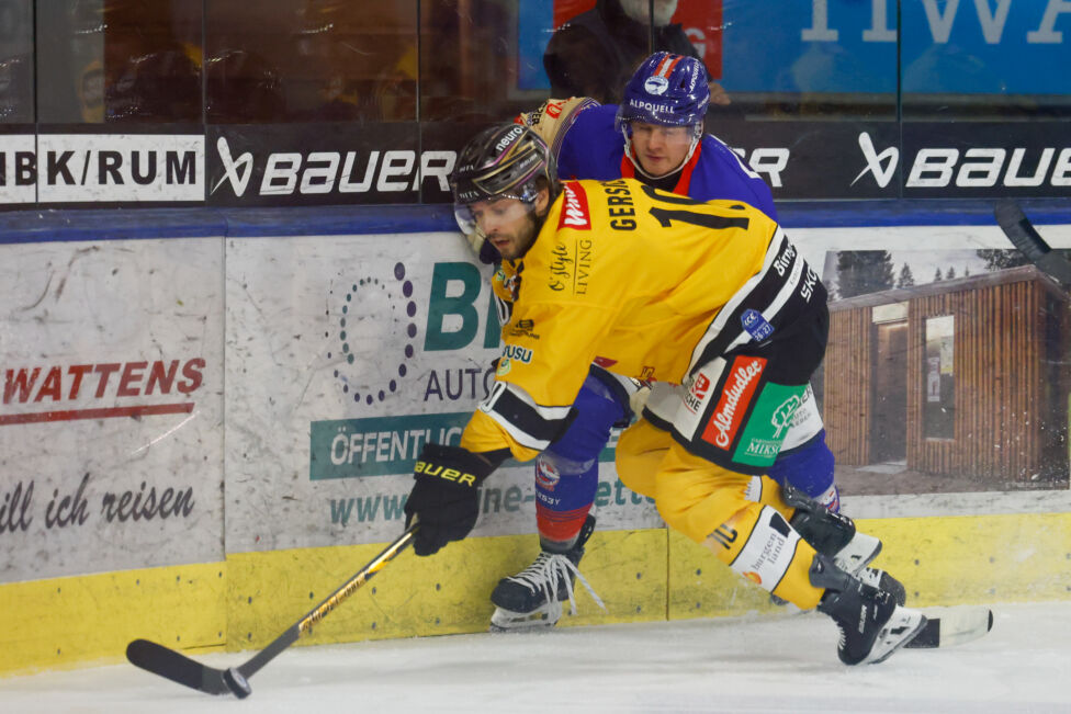 Die Vienna Capitals haben in einem spannenden Schlagabtausch bei den Innsbrucker Haien den ersten Saisonsieg in der ICE-