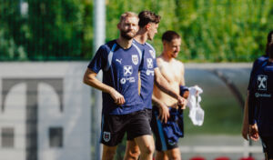 Konrad Laimer hat am Montag am ÖFB-Campus in Wien erstmals in diesem Lehrgang mit Österreichs Fußball-Nationalteam train