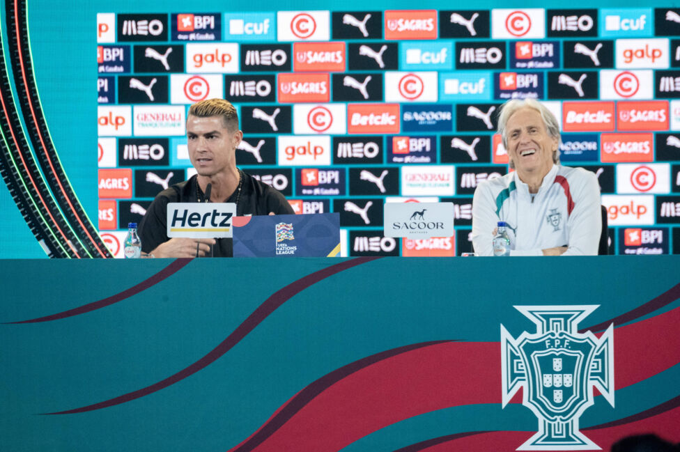 Der portugiesische Nationaltrainer Jorge Jesus (rechts) hat auf das fragwürdige Verhalten seines Superstars Cristiano Ro