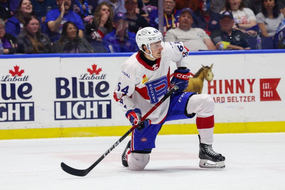 Eishockey-Teamverteidiger David Reinbacher ist von den Montreal Canadiens zum Farmteam Laval Rocket geschickt worden.