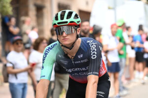 In der Manier seines verletzt ausgeschiedenen Vorbilds Tadej Pogacar hat das slowenische Radsport-Talent Jakob Omrzel be