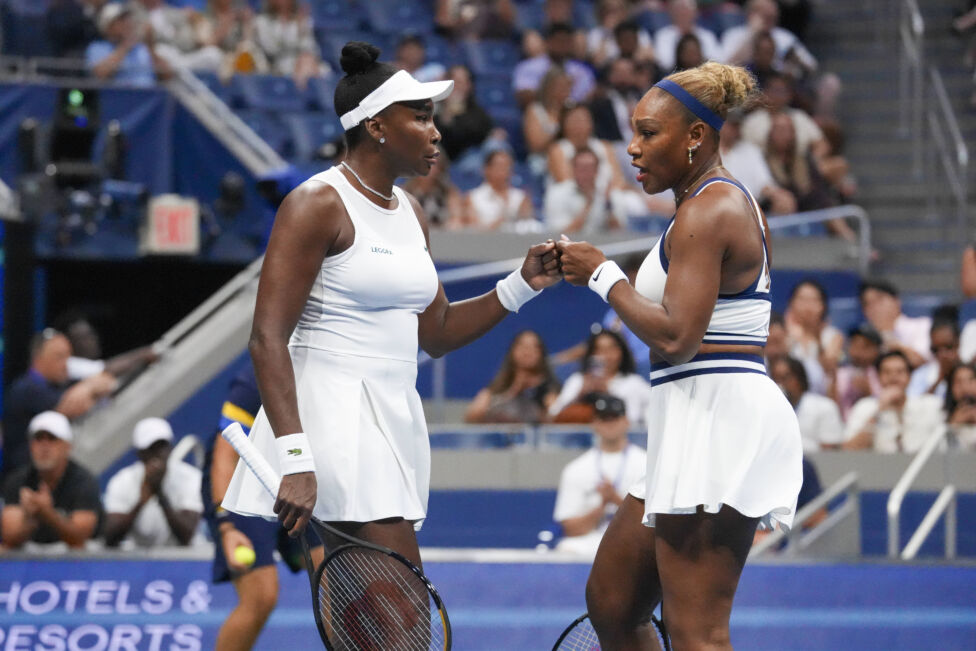 Serena und Venus Williams winkten mit einem versöhnlichen Lächeln ins Publikum, dann verließen sie nach einem kleinen Te