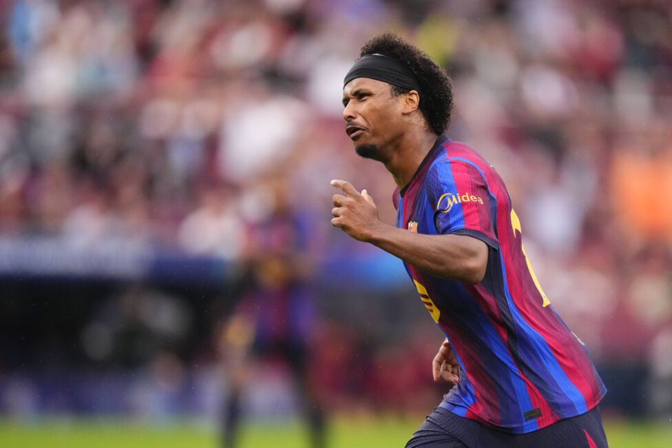 Barcelona-Stürmer Karim Adeyemi jubelt nach seinem Treffer gegen Feyenoord