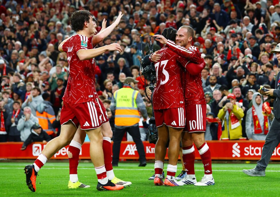 Die englischen Topteams FC Liverpool und FC Arsenal sind ins Achtelfinale des League Cup eingezogen.