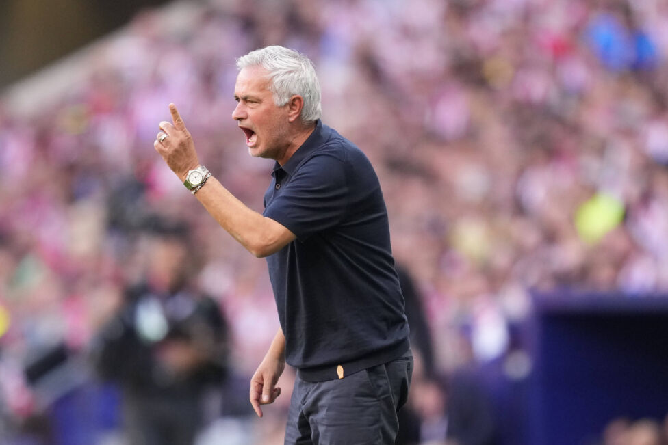Jose Mourinho hat nach der Derbyniederlage von Real Madrid gegen Atletico (1:2) scharfe Kritik an den Schiedsrichtern im