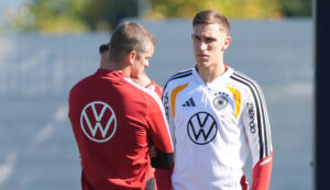 Die deutsche Fußball-Nationalmannschaft bangt vor dem Nations-League-Spiel gegen Serbien um den Einsatz von Nico Schlott