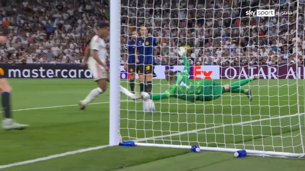 Zuerst Patzer, dann Top-Paraden! Inter-Goalie Martinez mit intensivem CL-Abend