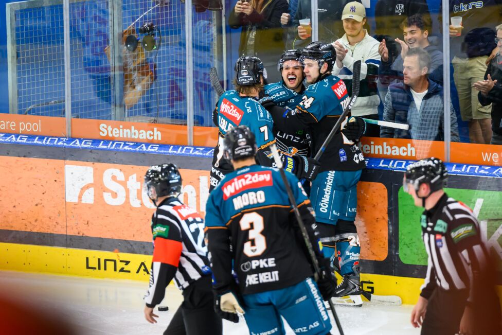 Die Black Wings Linz haben in der ICE-Eishockeyliga ihre Siegesserie fortgesetzt und liegen nun gleichauf mit dem Tabell