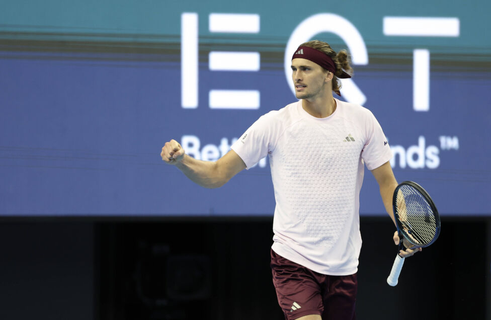 Alexander Zverev ließ sich ausgiebig feiern, verschenkte seine Handtücher an einige kreischende Fans und ging dann zufri