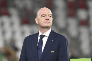 Während FIFA-Chef Gianni Infantino in der Fußballwelt unermüdlich um Vertrauen kämpft, schmiedet die Europäische Fußball